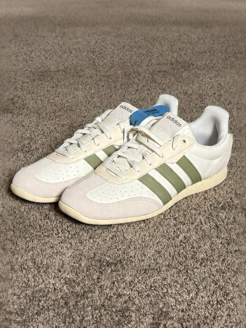 Adidas Barreda Lo Women’s 10.5 Off White Green Low Top Sneakers NIB